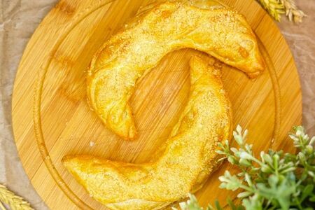 Рогалик с яблоком и штрейзелем