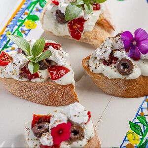 Брускетта тцатцики