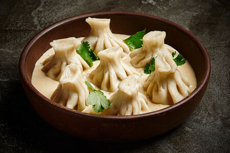 Мини-хинкали с говядиной в сливочно-горчичном соусе