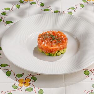 Тартар из лосося и авокадо