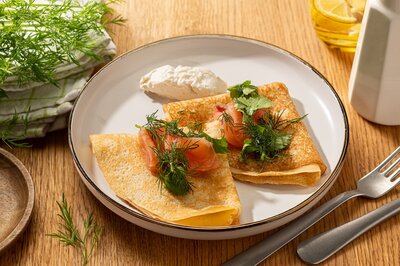 Блинчики с лососем и сырным кремом