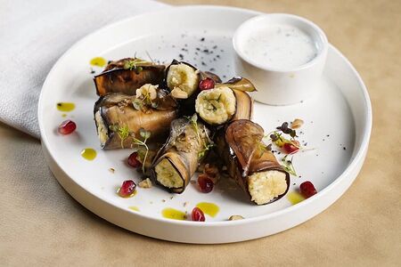 Рулетики из баклажана с грецким орехом