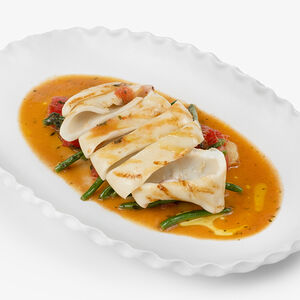 Кальмар на гриле с овощами