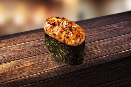 Запеченные суши с сырным соусом