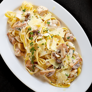 Трюфельная паста в сливочном соусе с грибами