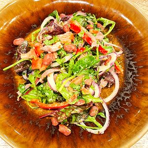 Салат Тбилиси с говядиной и фасолью