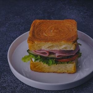 Сендвич с ветчиной куб