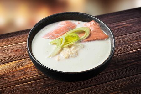 Сливочный суп с лососем