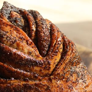 Маковая булочка