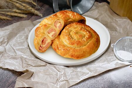 Бурек с ветчиной и сыром