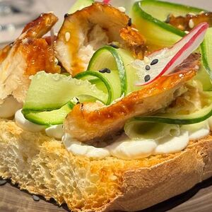 Брускетта с угрем