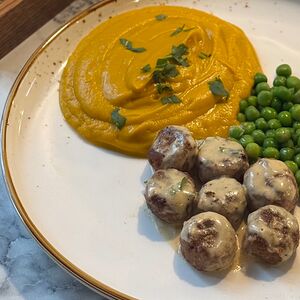 Фрикадельки с пюре из батата