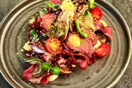 Салат с ростбифом и радиччио-гриль