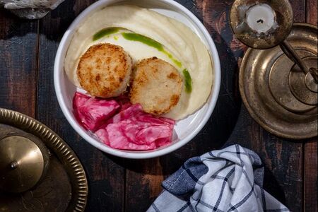 Куриные котлеты с пюре и гурийской квашеной капустой