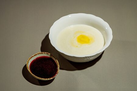 Каша манная с ягодным соусом 