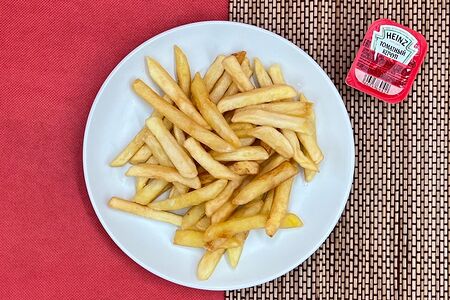 Картофель фри, соус в ассортименте