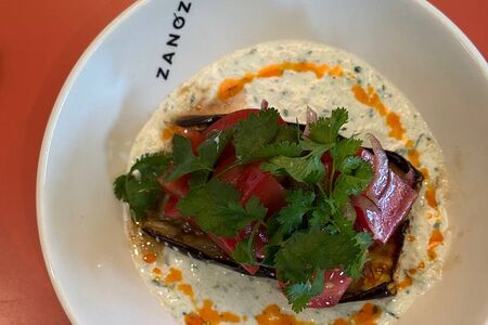 Запеченный баклажан с томатами и соусом дзадзыки