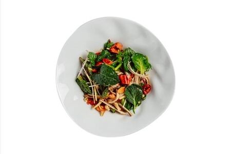 Салат со свиными ушами (180 гр)