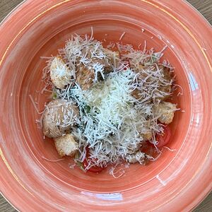 Цезарь с курицей