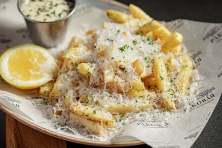 Картофель фри с пармезаном и трюфельным маслом
