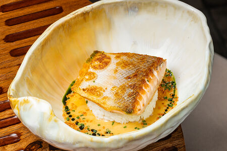 Лосось, рисовый кейк, спайси голландез