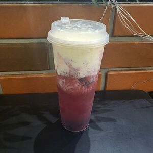 Зелёный Bubble Tea с виноградом и молочной пенкой