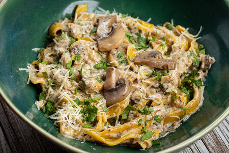 Паста с белыми грибами и трюфельным соусом 