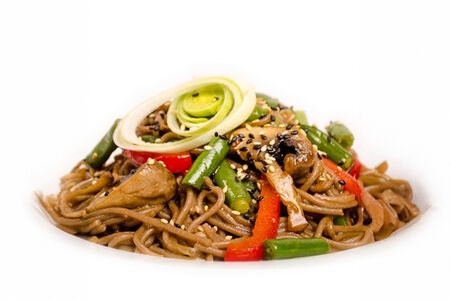 Лапша с овощами и грибами