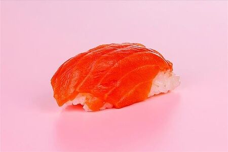 Суши с лососем