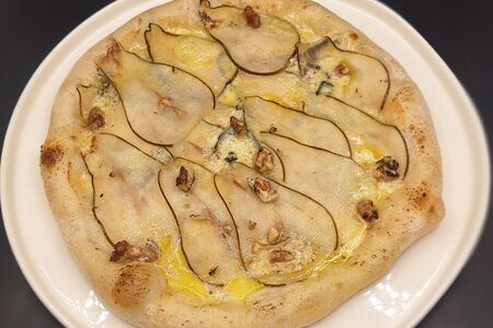 Пицца Груша и горгонзола