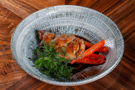 Ножка кролика с морковью из печи 