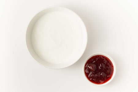 Мацони и клубничное варенье