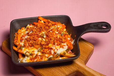 Картофельный путин с беконом 