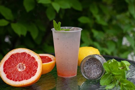 Лимонад Грейпфрут-бузина с чиа