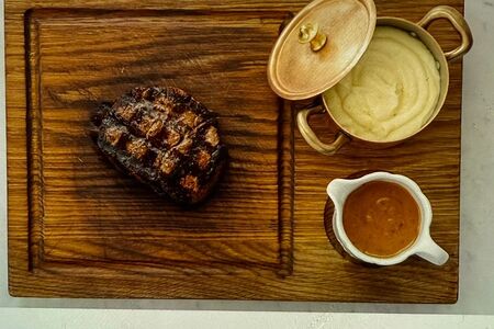 Филе из мраморной говядины на углях