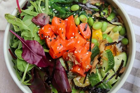 Поке-боул с форелью