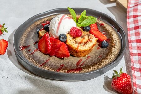 Медово-ореховый рулет