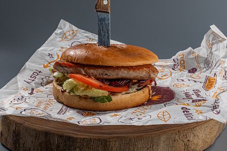 Бургер с тунцом
