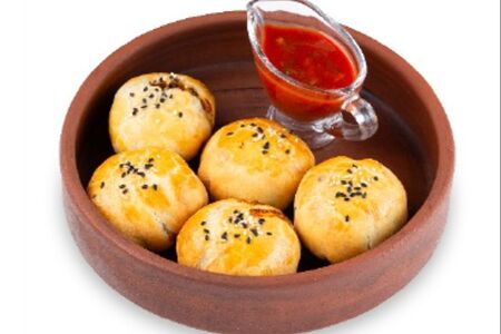 Мини-самса с бараниной и соусом сацебели (5 шт.) 