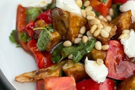 Салат с баклажаном и печеным перцем