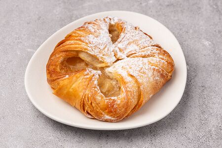 Слойка с яблоком 