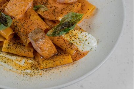 Паккери с лососем в соусе наполи