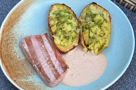 Тунец гриль с костровым картофелем 