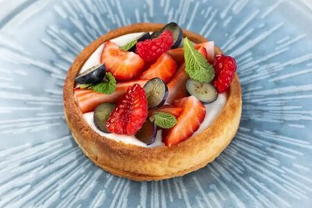 Тарталетка со свежими ягодами