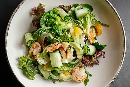 Салат с креветками и апельсином