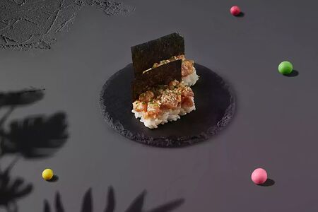 Запеченный гункан тунец