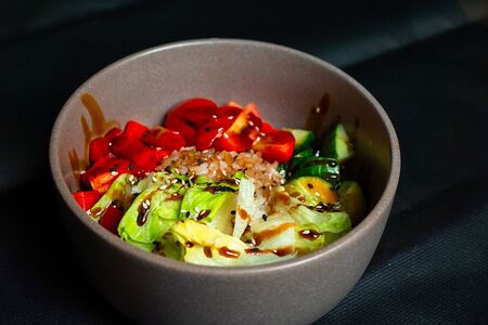Боул со свежими овощами 