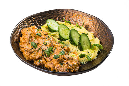 Бефстроганов из говядины с картофельным пюре