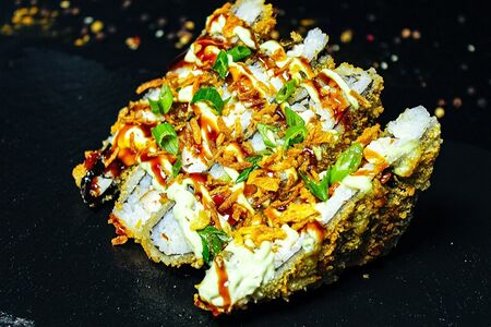 Хот сэндвич с курицей и жареным луком 