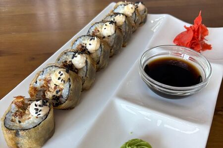 Ролл темпура с курицей и хрустящим луком